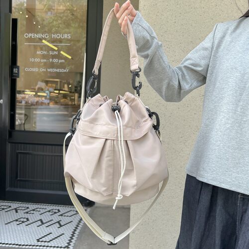 新款抽绳水桶圆筒包休闲