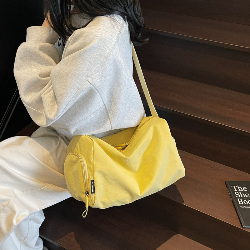 简约旅行包大容量斜挎运动健身包