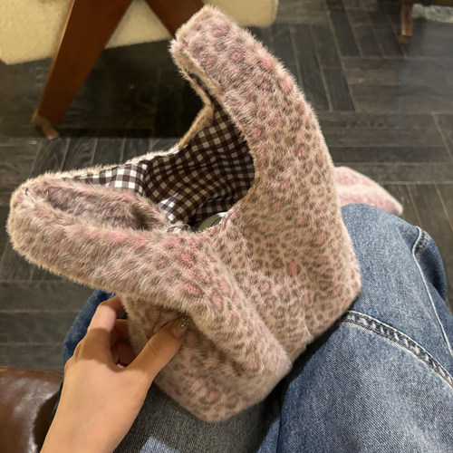 秋冬款紫色豹纹毛绒通勤手提腕包