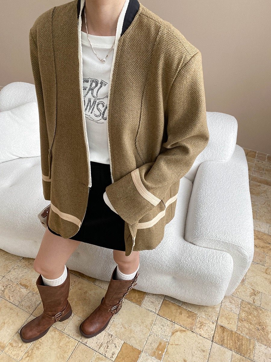 司南 早秋新款 设计感拼接毛边V领廓形垫肩毛呢西装外套 SN7823