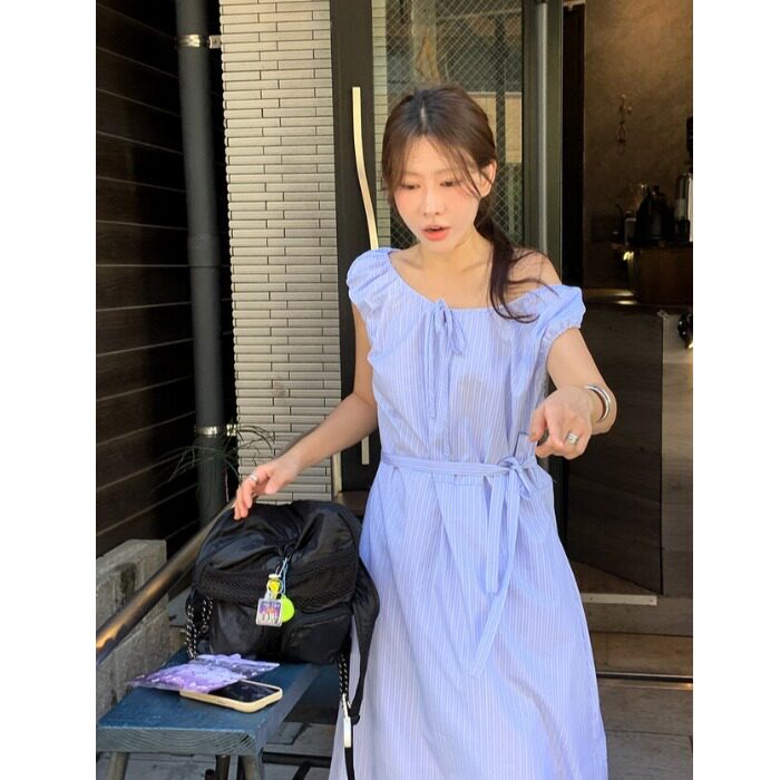 韩系夏季法式温柔甜美露肩系带收腰慵懒宽松度假休闲连衣裙
