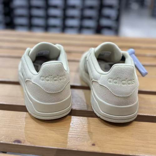 阿迪达斯三叶草复古低帮板鞋