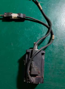 华成0.4kw伺服电机HC060430APKUAA   成色