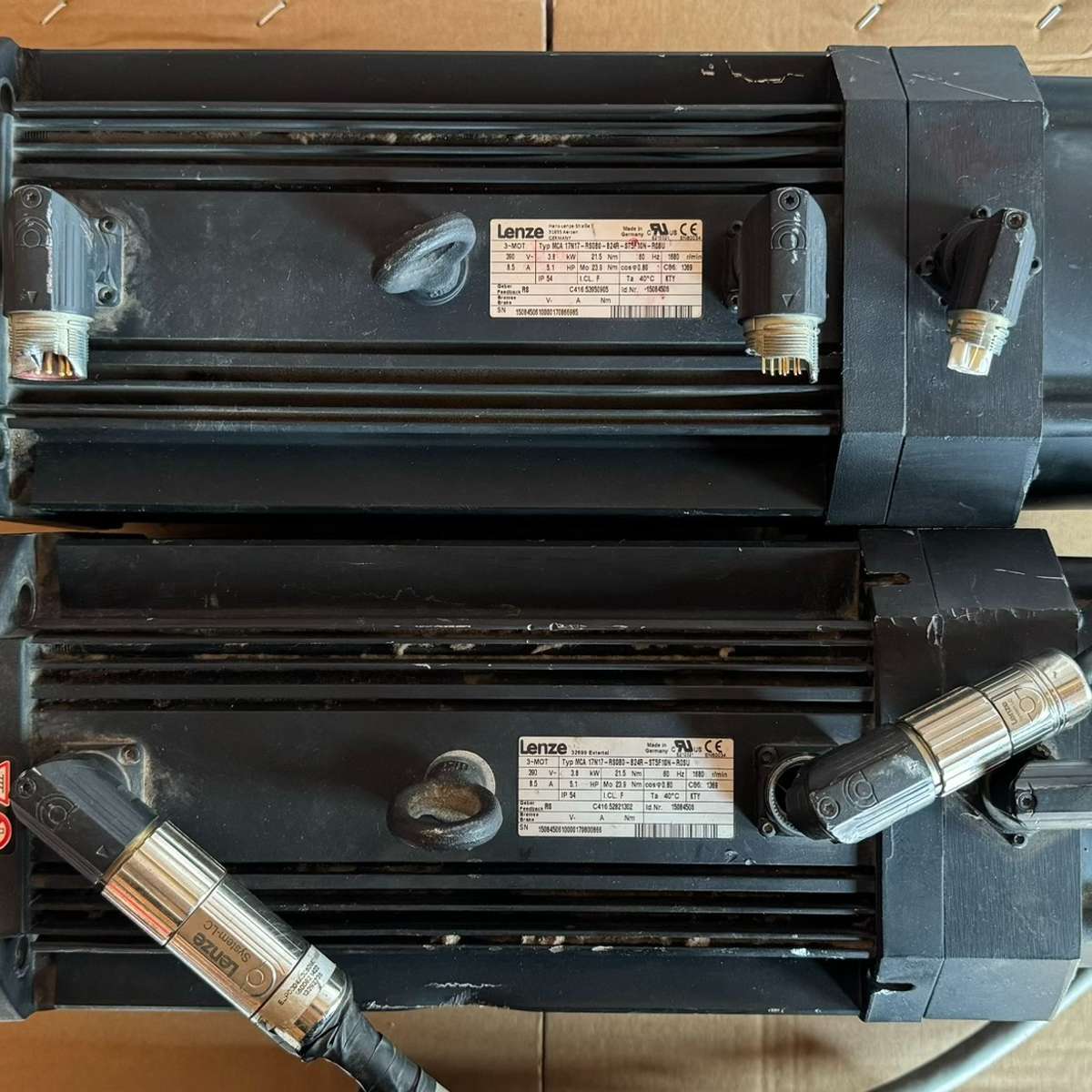 伺服17N17-RS0B0-B24R-ST5F10N-R