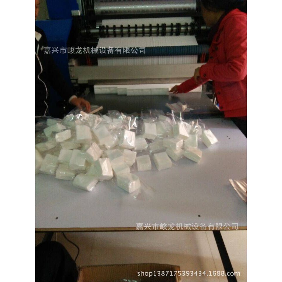 嘉兴峻龙一次性卸妆棉机,卸妆棉是这样做出来的,女士化妆棉片机