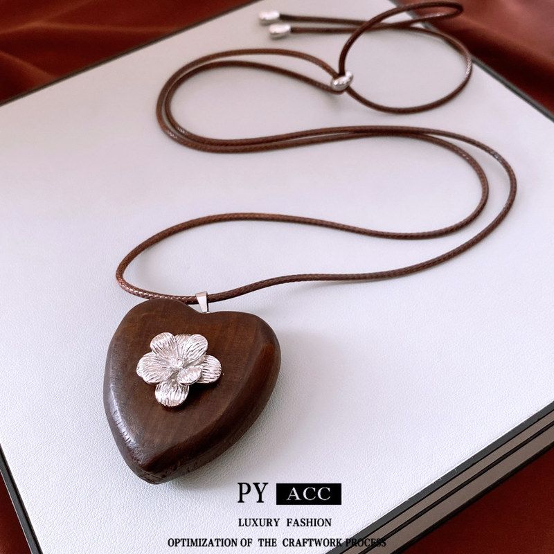 民族风项链吊坠皮革木头气质可简约百搭女爱心时尚毛衣链调节项饰