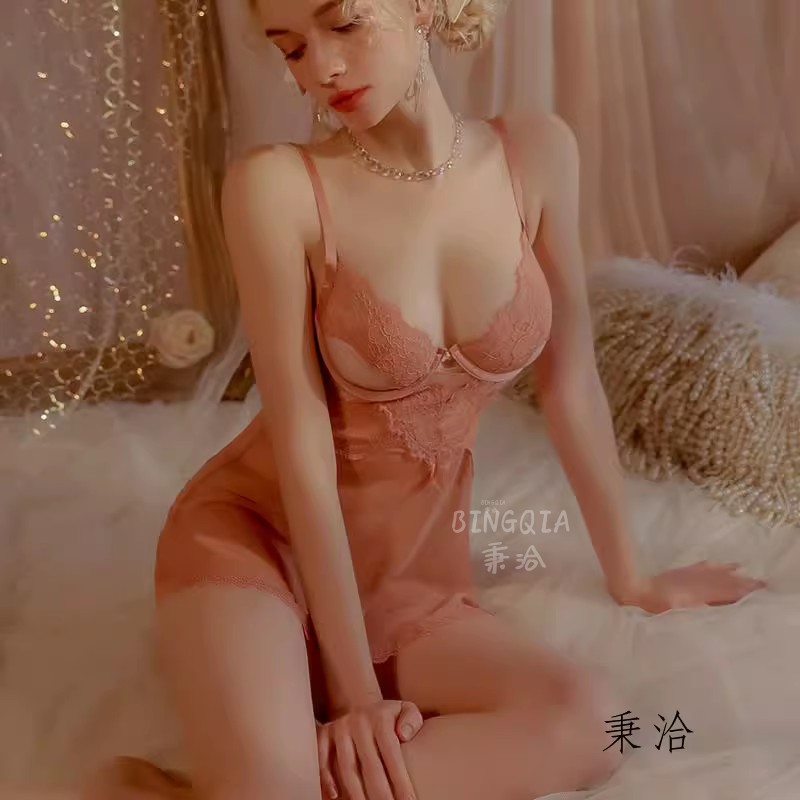 风情万种的裙子荡领挂脖绝美吊带露背收腰显瘦2025新款包臀连衣裙