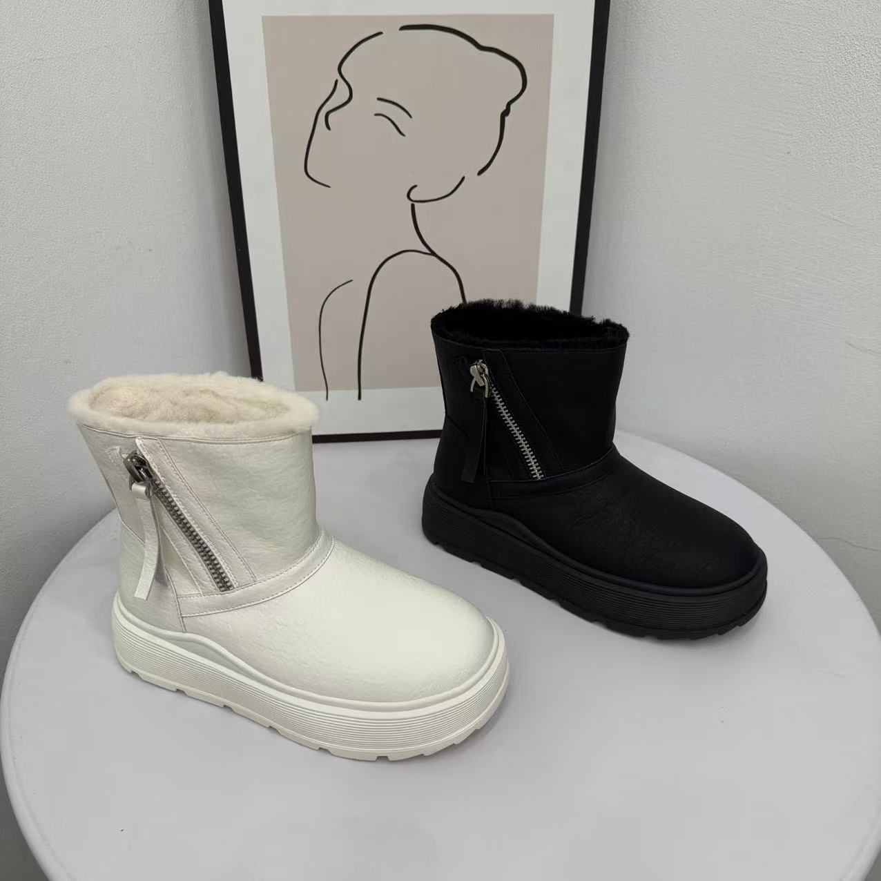 白色皮面时尚雪地靴女2025冬厚底拉链短靴圆头小土豆勃肯靴棉鞋潮