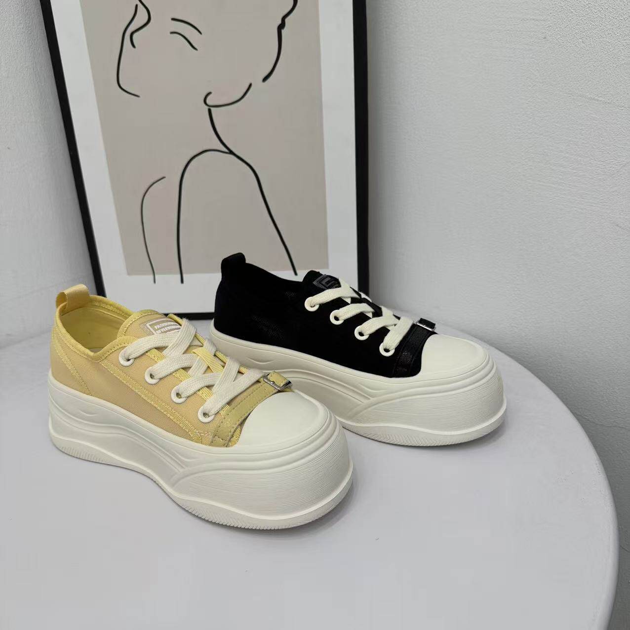 轻便透气网面小白鞋女2026夏季新款薄款网纱厚底显脚小休闲板鞋子