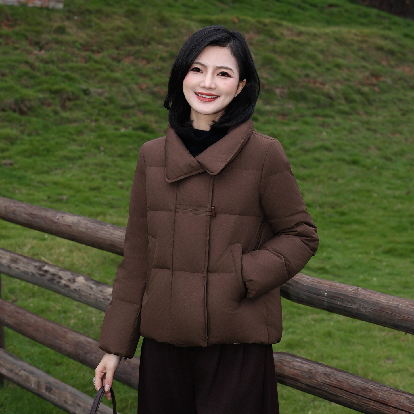 咖色气质翻领90白鸭绒羽绒服女