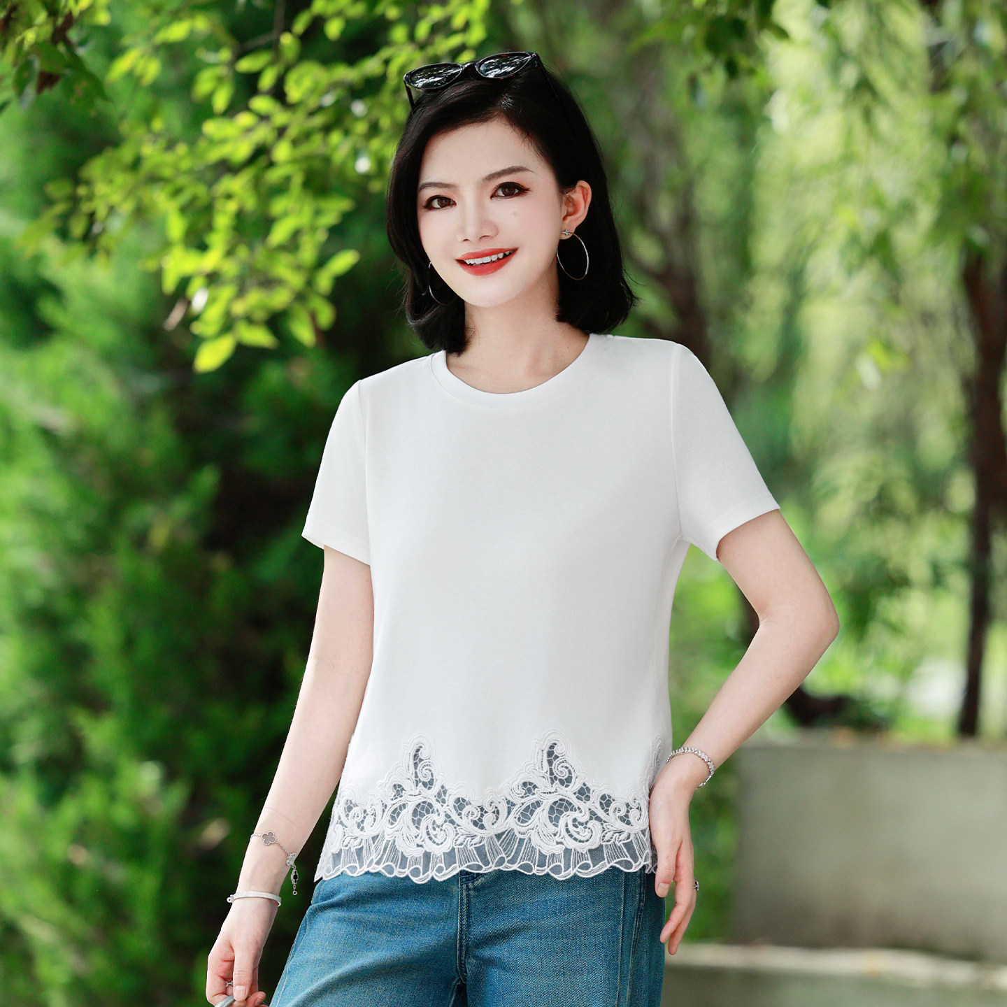 圆领蕾丝下摆弹力短袖T恤女