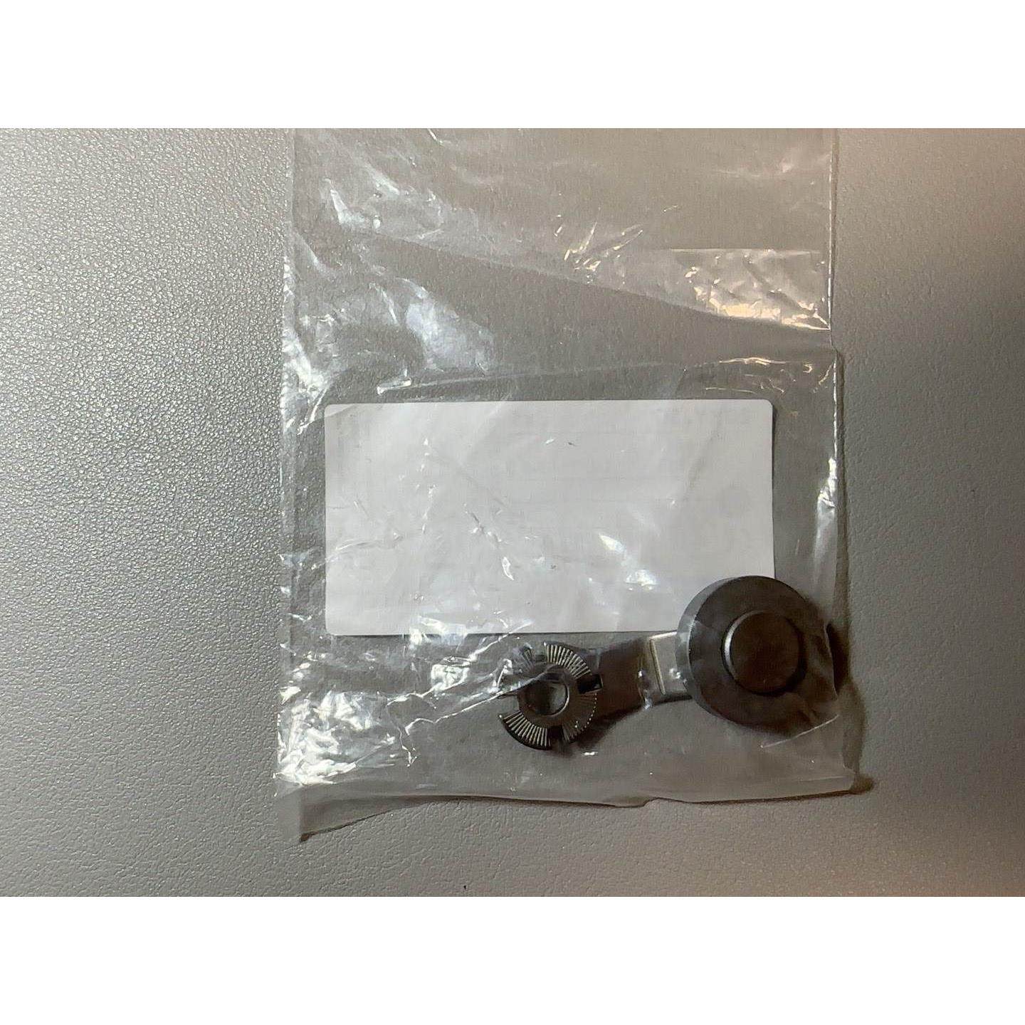 非标价施耐德全新原装ZCKY33C，数量2个，单价12.36元议价