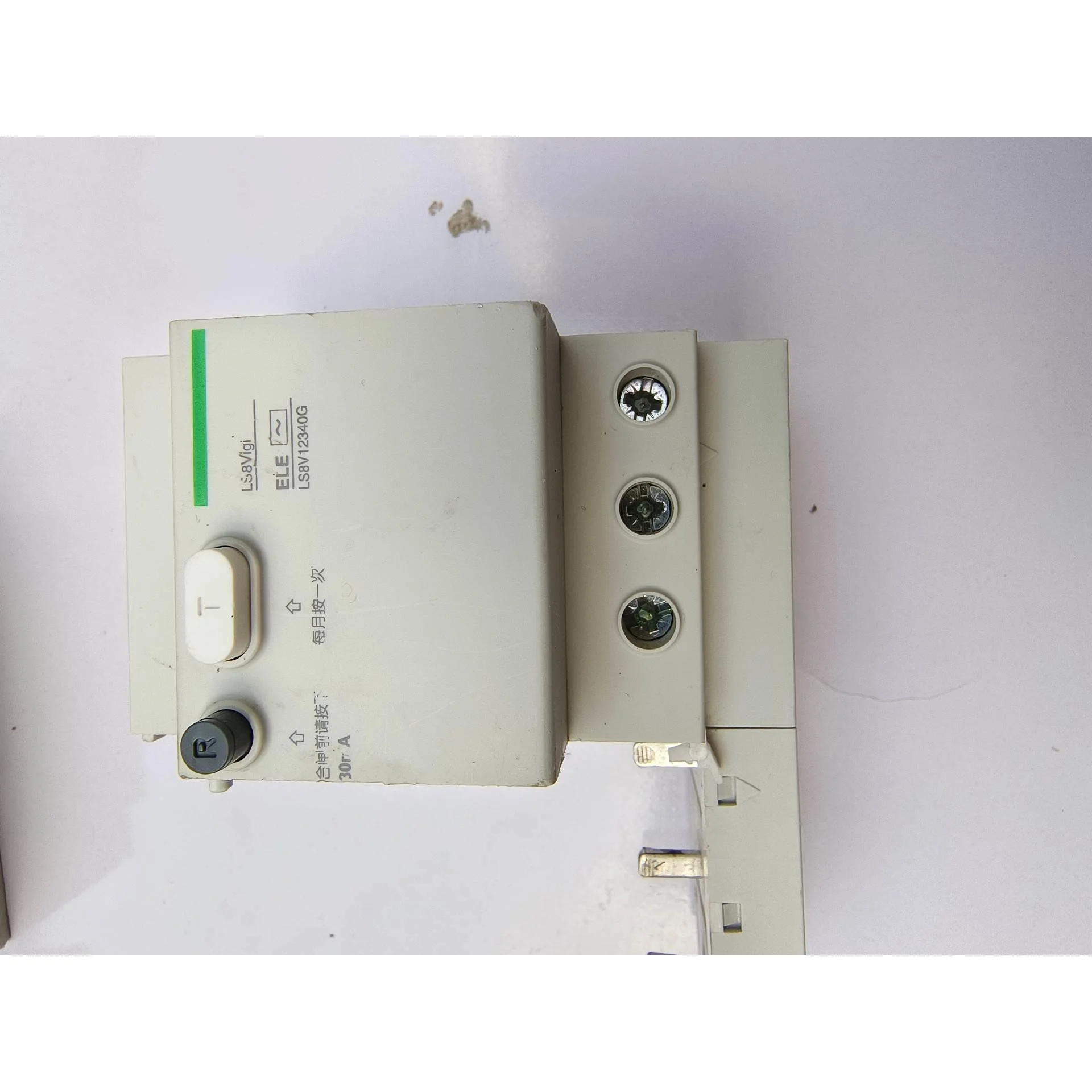 非标价施耐德电气LS8断路器漏电附件，3P40A漏电保护开关。拆机议