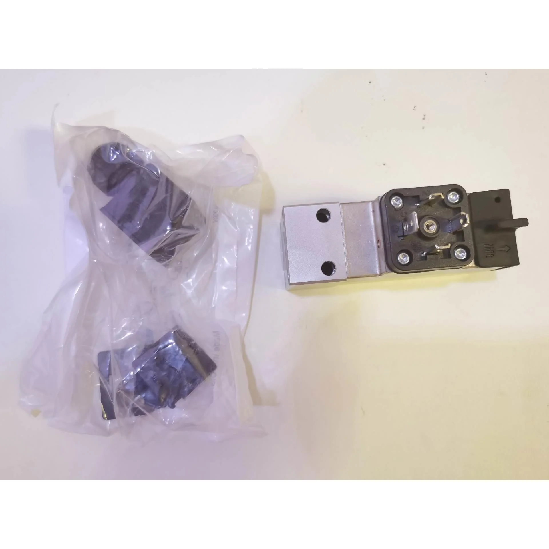 非标价9B4.4277压力传感器TRAFAG压力开关0-6bar议价