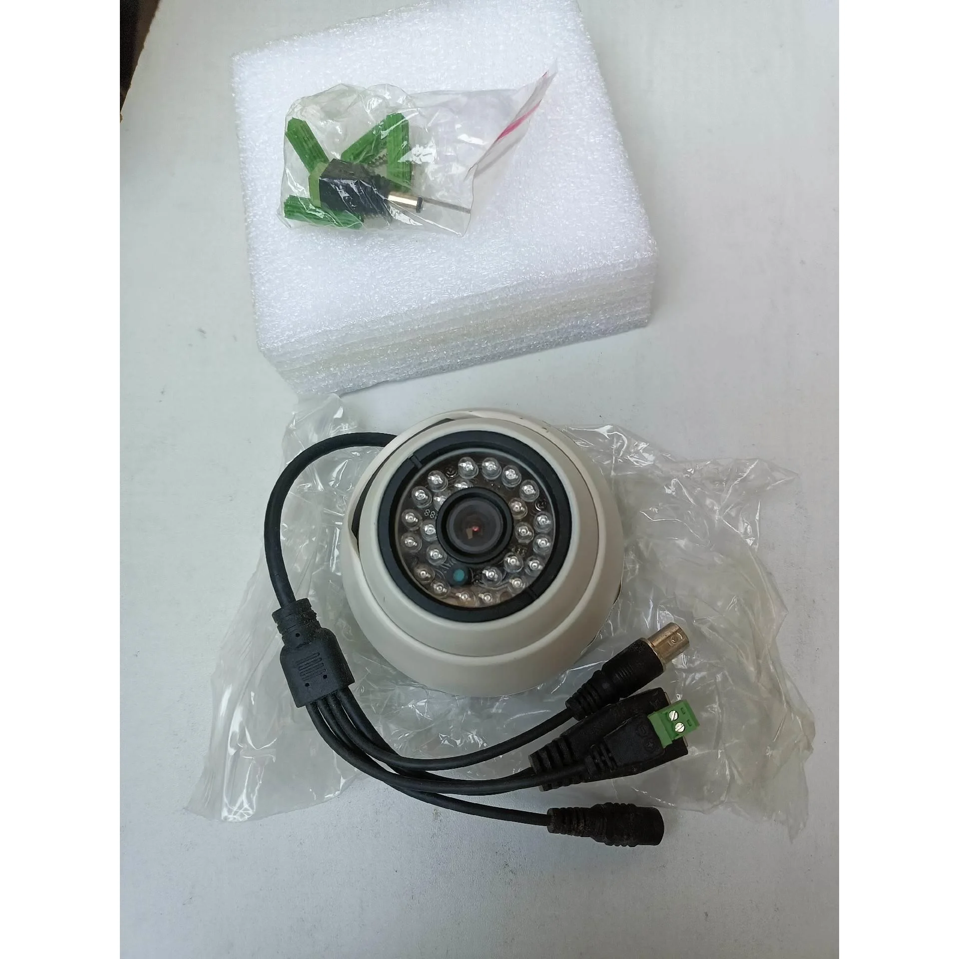 非标价全新原装科达lPC201半球型网络摄像机，百万像素，3.6m议价