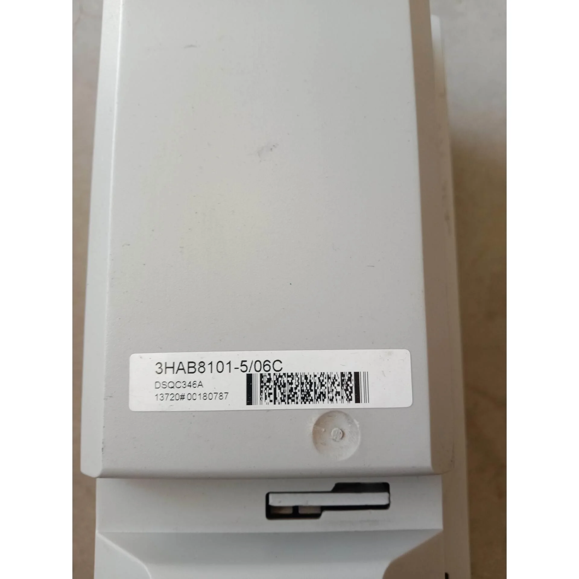 非标价机器人驱动器，3HAB8101－5/06C，成色如图，议价议价