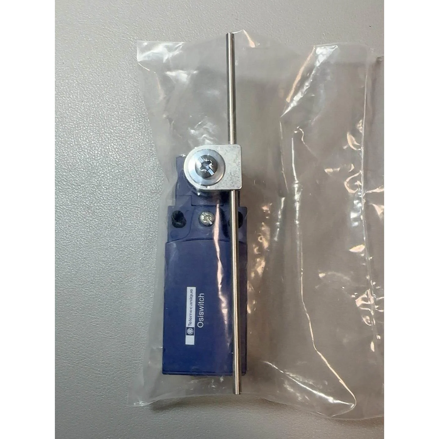 非标价施耐德全新XCKN2153P20C，数量1个，单价34.22议价