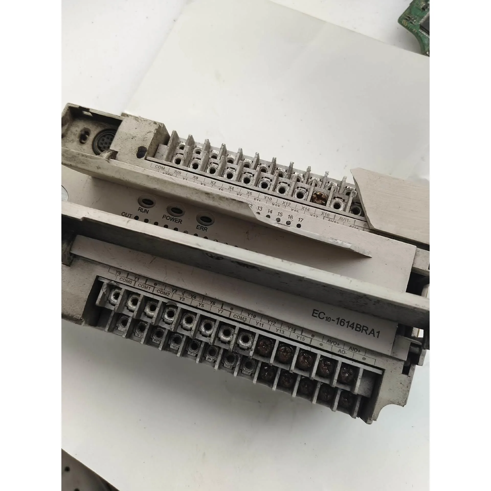 非标价艾默生PLC，EC10-1614BRA1 外观破损 没议价