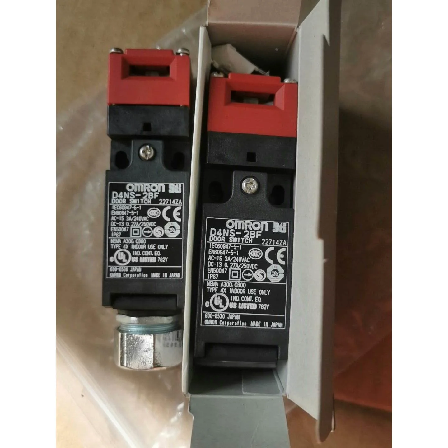 非标价全新未使用欧姆龙安全门开关D4NS-2BF 数量两个，有需议价