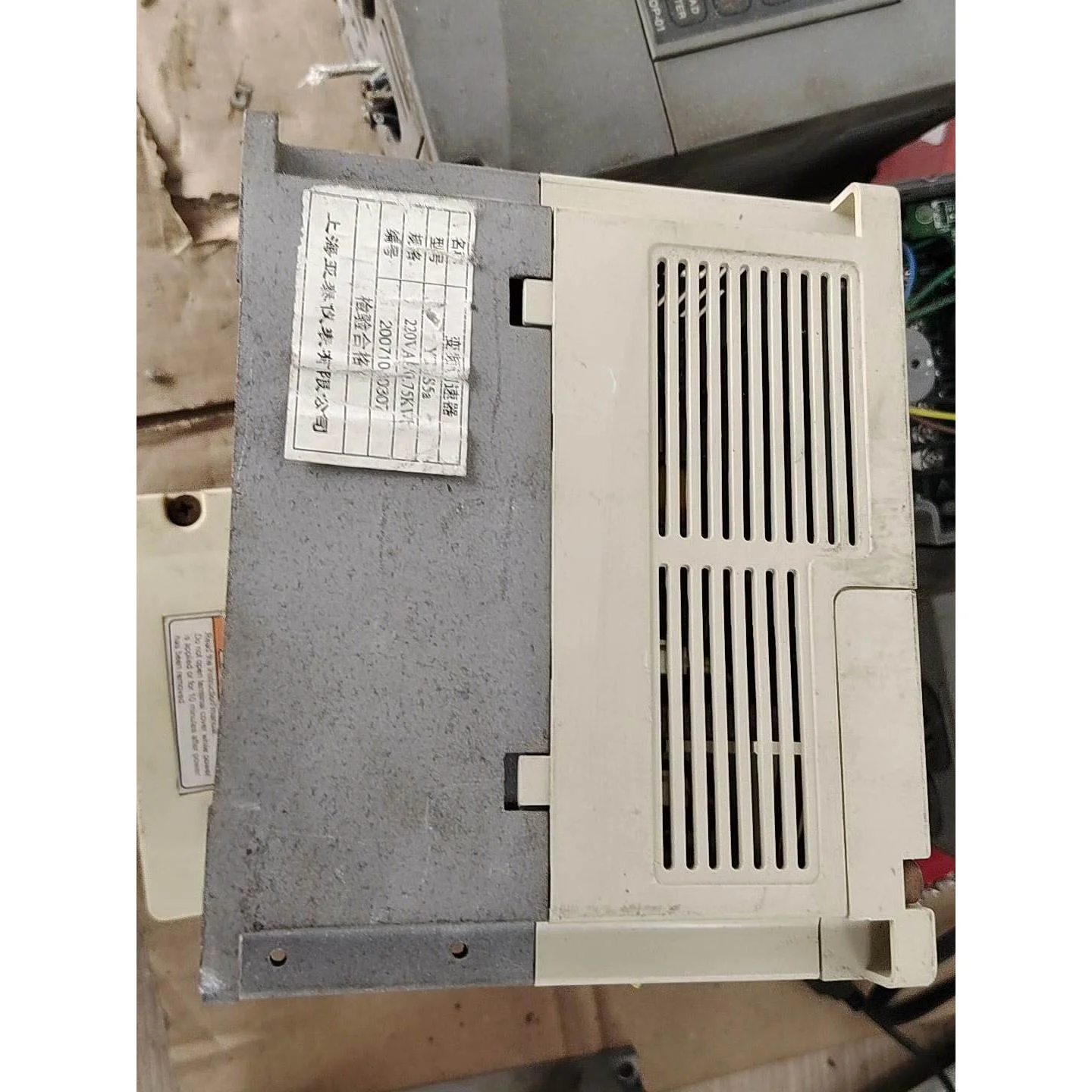 非标价上海亚泰变频器 YIB-S5b 有4台 YTB-S5A-0.议价