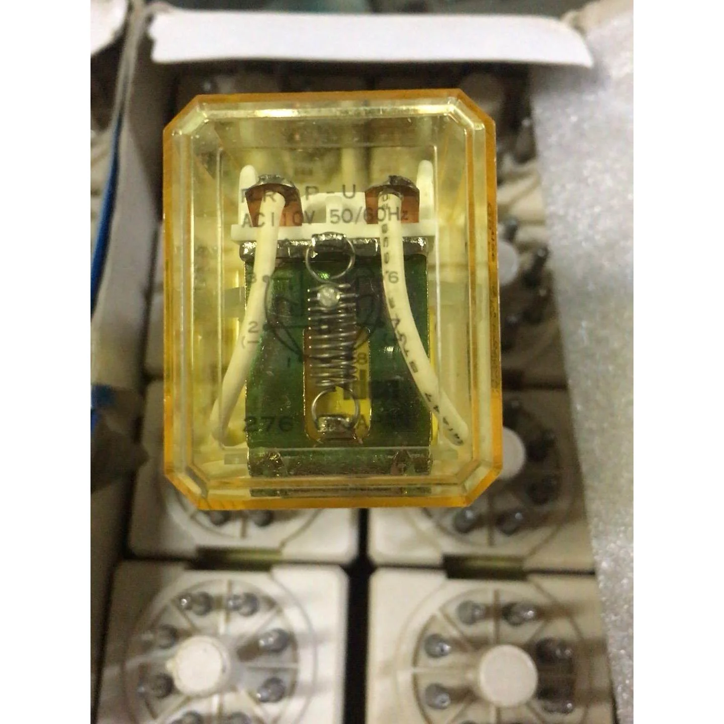 非标价日本和泉继电器RR2P-UAC110V积压货27 个 AC4议价