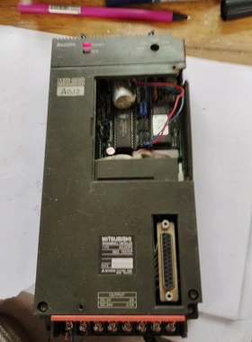 非标价三菱A0J2HCPU，二手拆机，缺面板盖，有破损，成色如图，议