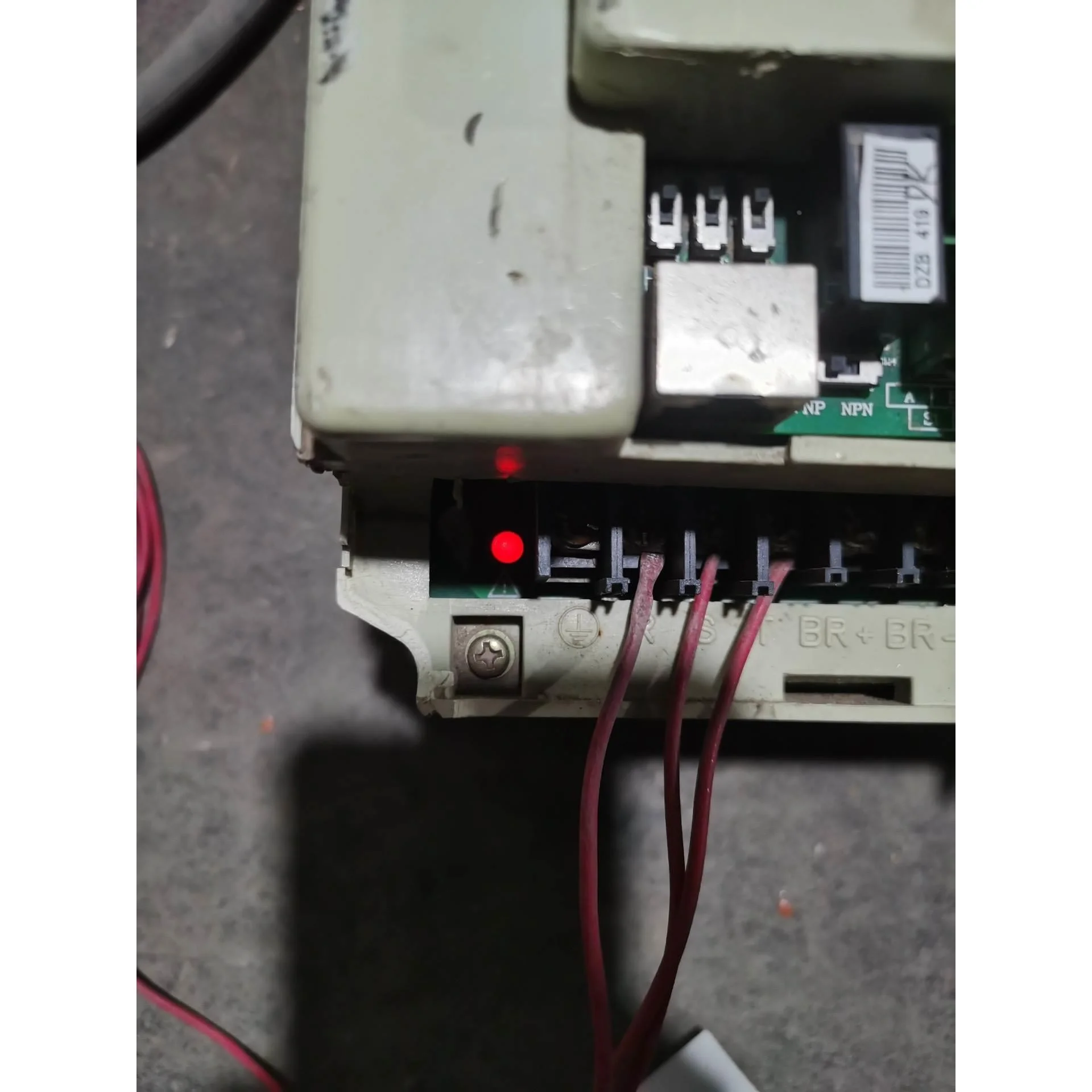 非标价富凌7.5kW变频器，DZB200B007.5L4DK，上电议价