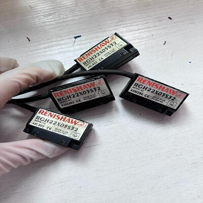 RENISHAW雷尼绍光栅尺RCH22X05S32有4个，实