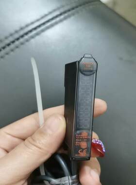 欧姆龙E3X-DA11-S光纤放大器如图无包装低价处理。