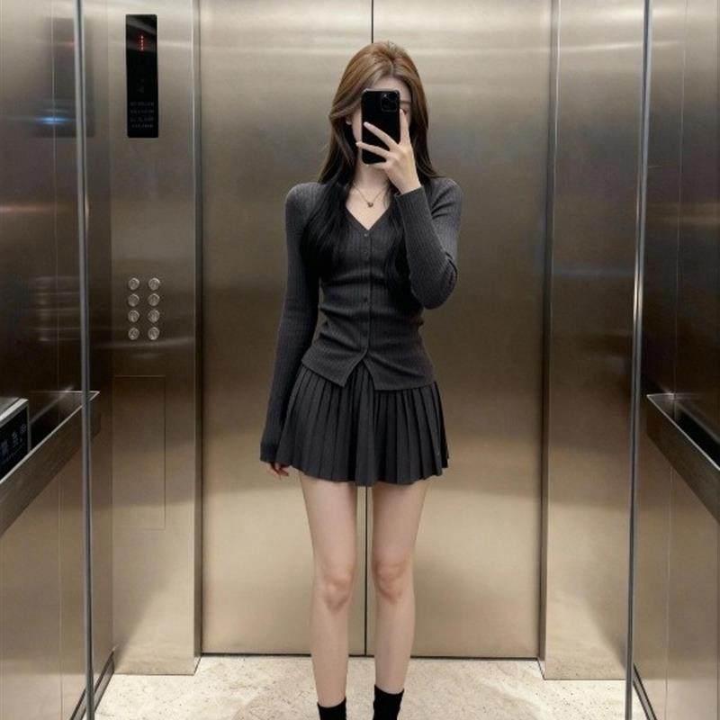 灰色V领针织开衫女秋冬2025新款韩系穿搭百褶半身裙两件套装上衣,女装/女士精品,毛针织衫,淘宝优惠券,粉丝福利购,淘宝优惠卷