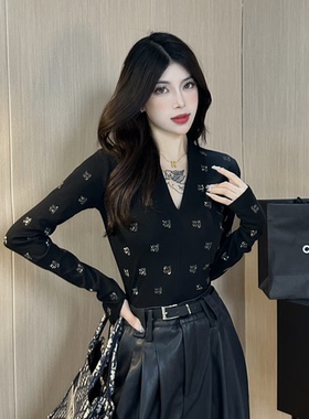秋季重工烫钻字母设计感V领短款长袖T恤女修身显瘦上衣潮性感显瘦