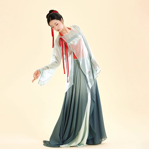 新款古典舞蹈服笑春风中式舞蹈服