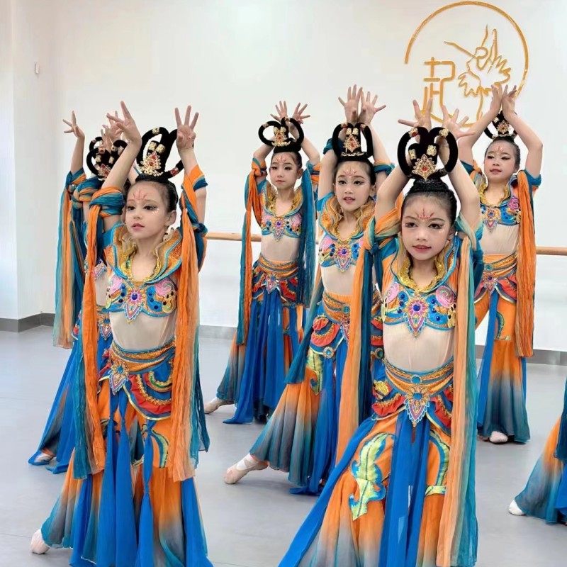 速发六一大漠飞天敦煌童集体舞乐典古天云川民族舞蹈琶出服琵演演