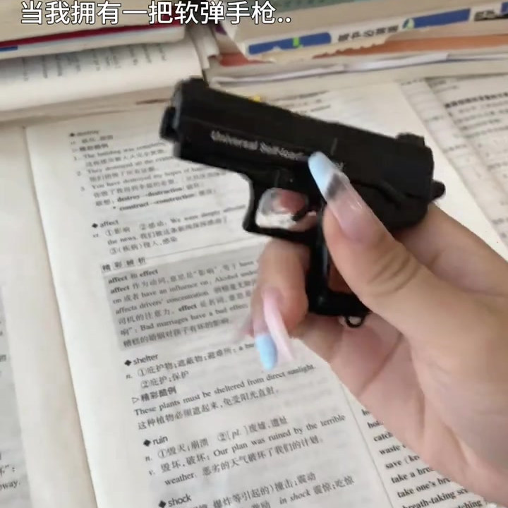 迷你软弹手枪儿童玩具仿真手枪模型可发射手持枪钥匙扣送男友挂件