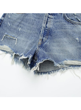Perforated raw edge straight denimshorts破洞毛边直筒牛仔短裤