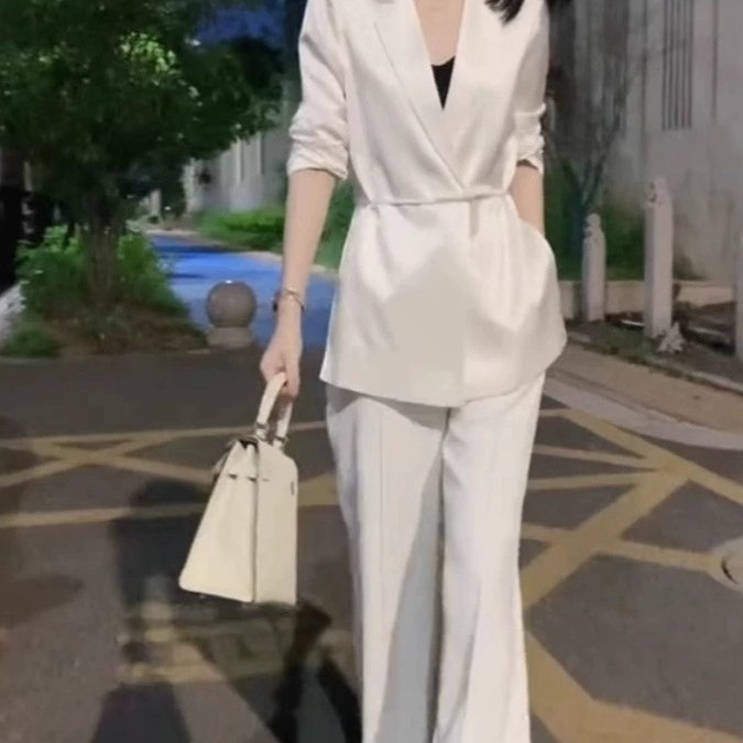夏季新款高级感时尚名媛七分袖缎面盘扣收腰白色西装阔腿裤两件套