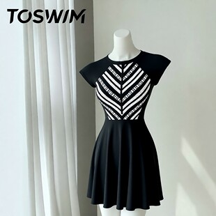 裙式 TOSWIM拓胜正品 字母链条 连体泳衣女夏游泳衣 样衣清仓