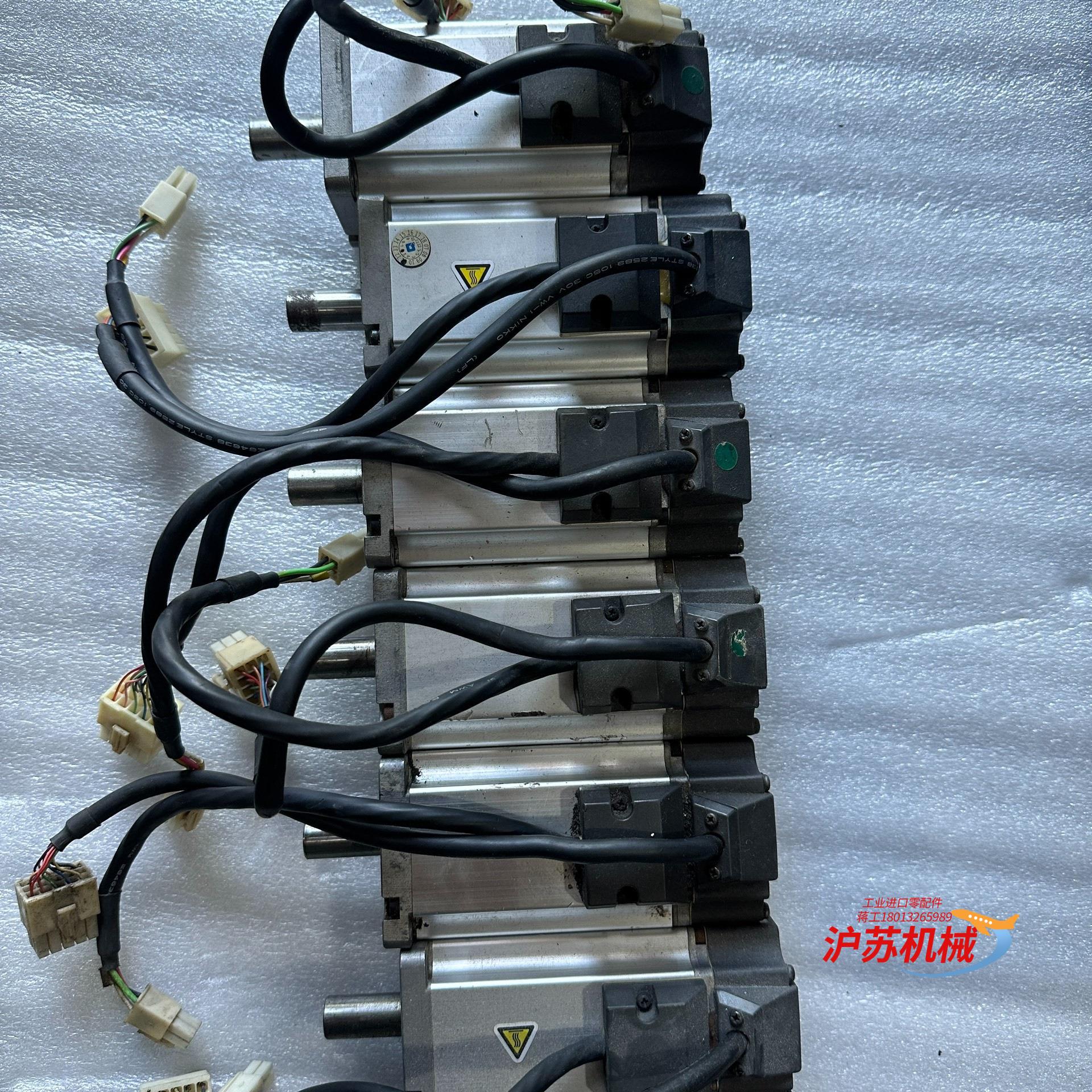 电机 MUMS042A1E0S  2个    MUMA0