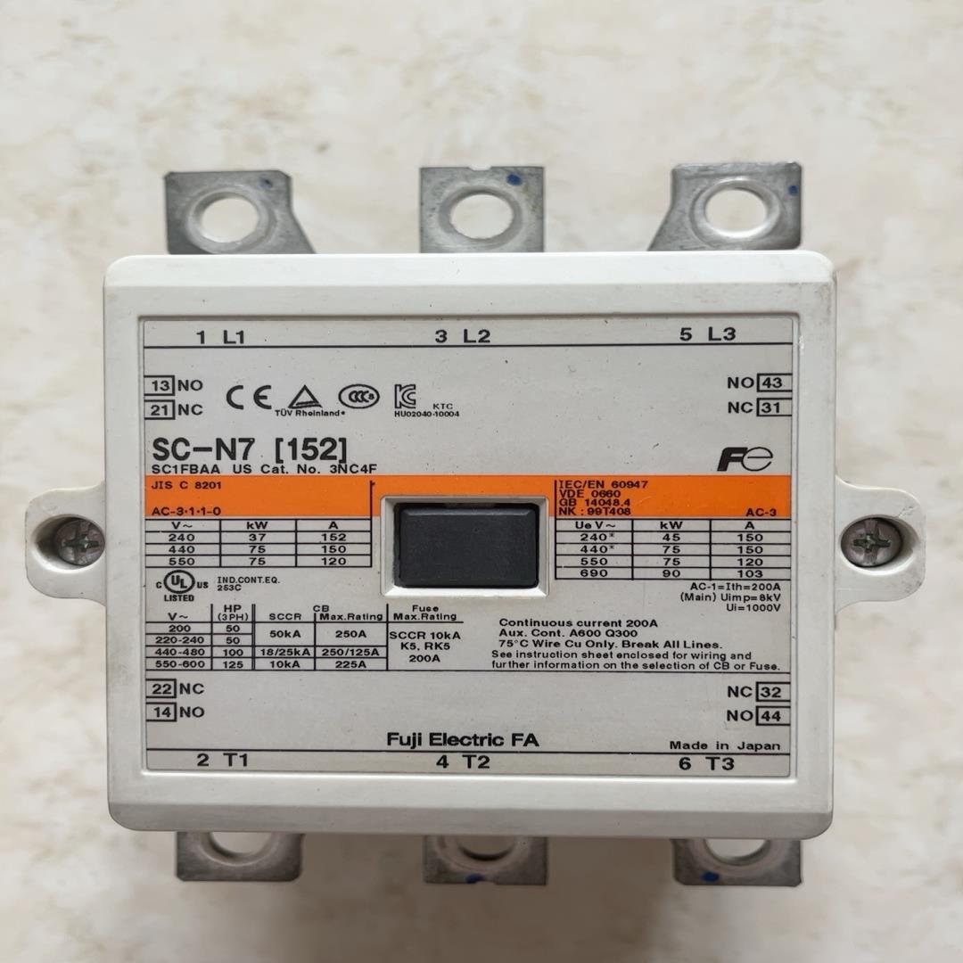 富士 交流接触器 SC-N7[152] 24V触点完好，如图
