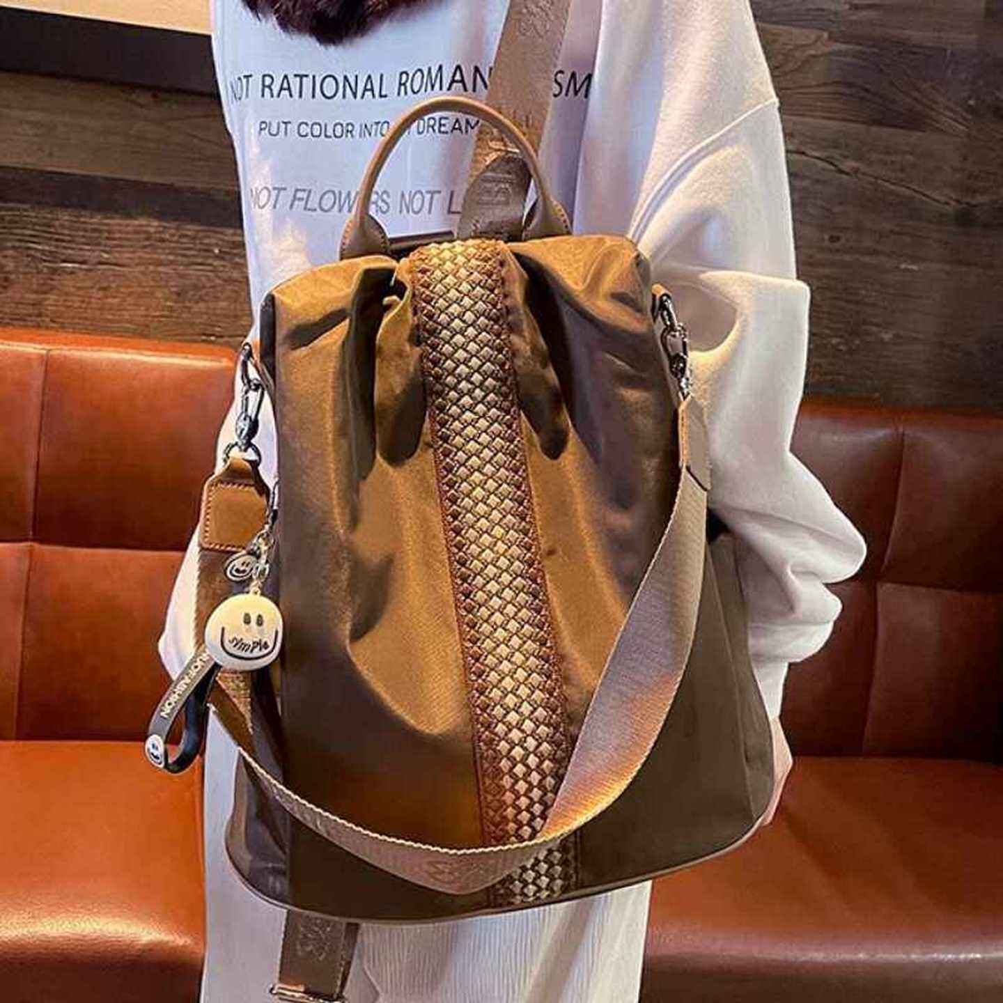 法国ZAMP休闲防盗双肩包新款潮防水大容量书包轻便笑脸旅游背包女