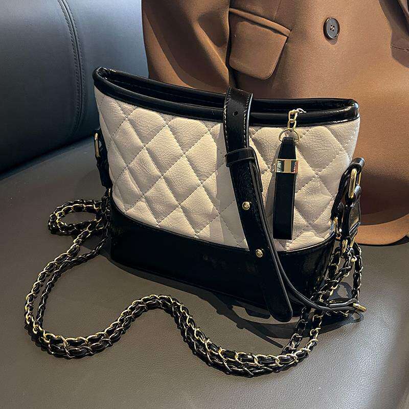 2025新款包包轻奢小众高级感夏季小包菱格流浪包通勤水桶包女斜挎