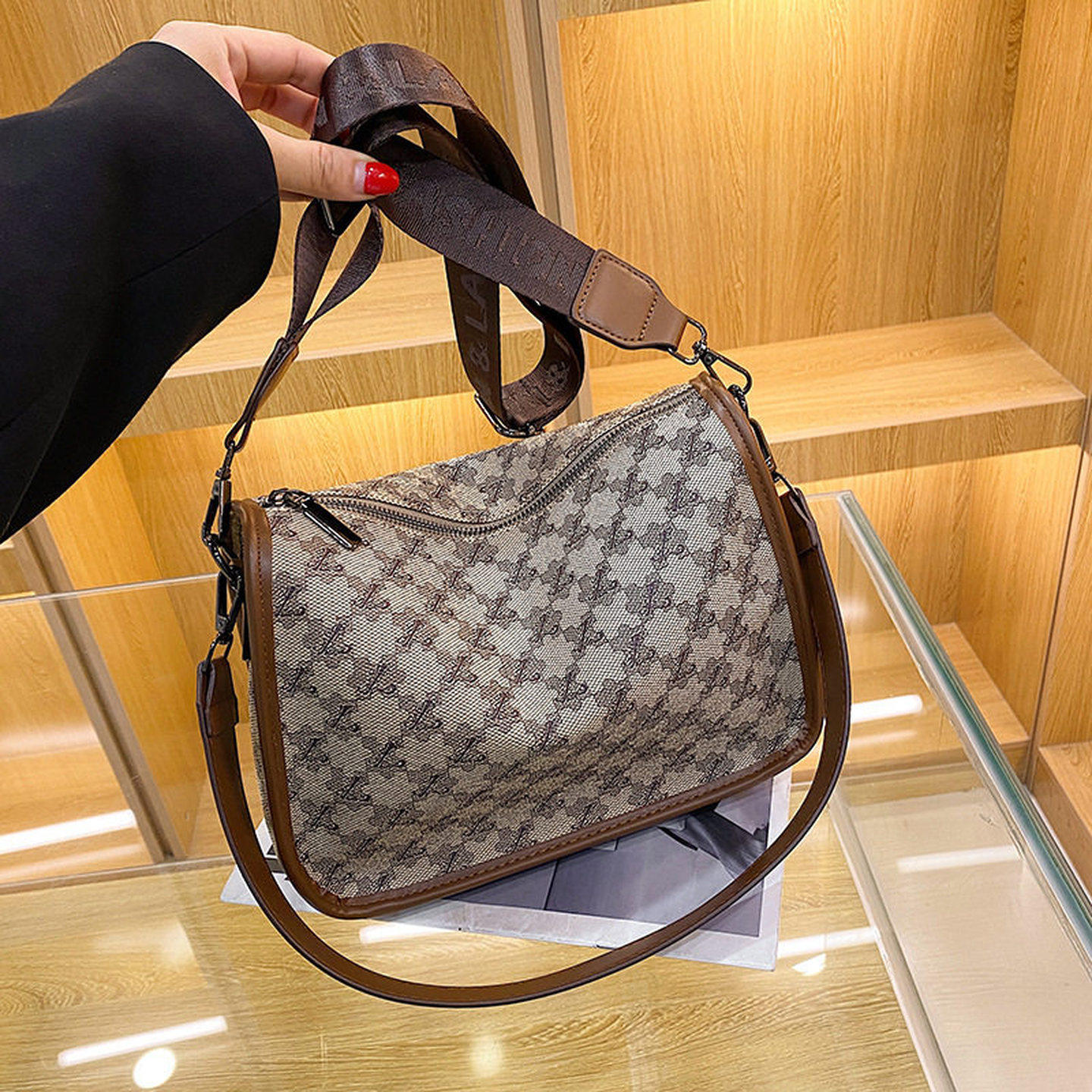 法国FMKgoyar潮流包包通勤休闲高级感女士轻奢单肩洋气小众斜挎包