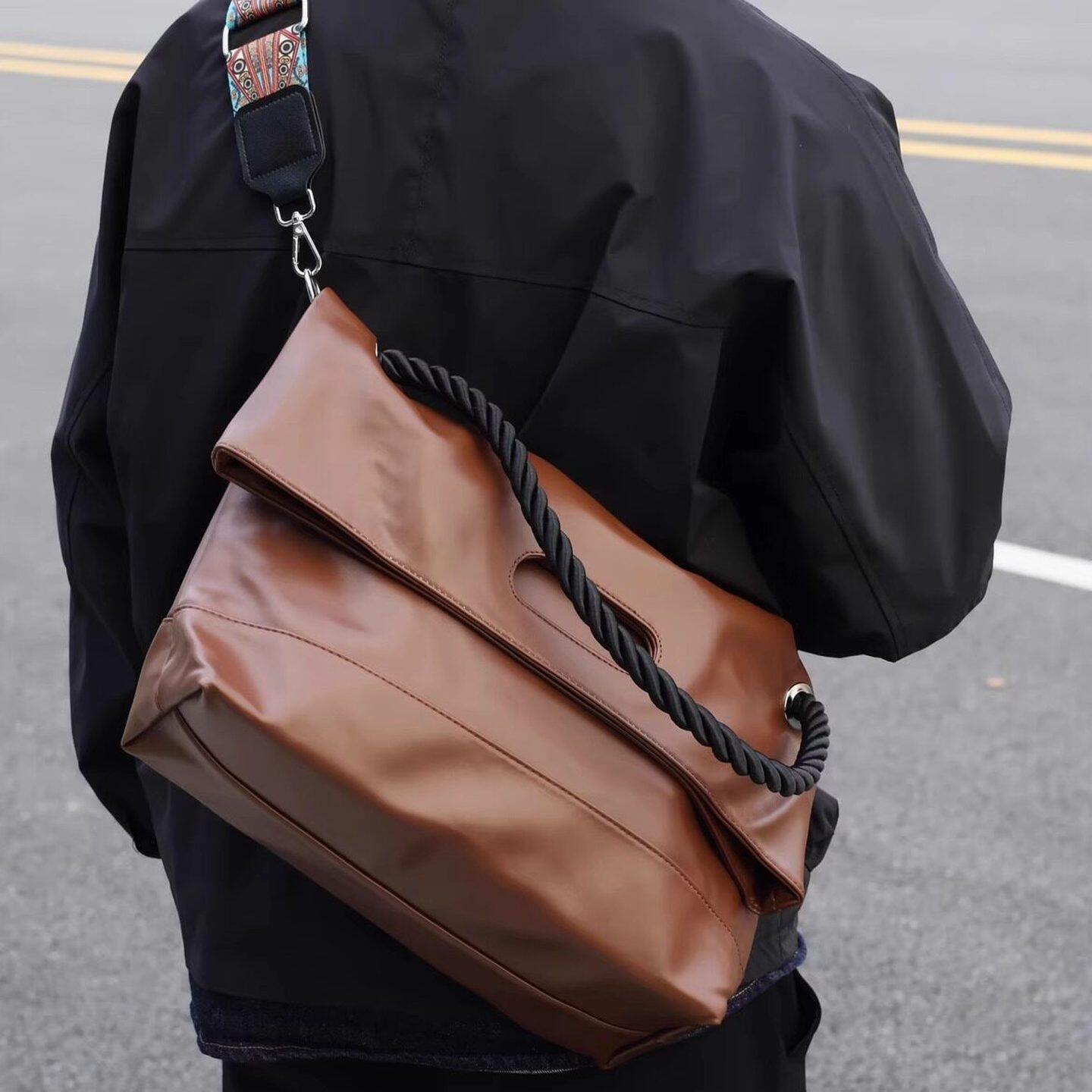 香港IT HKins新款气质手提男包旅行斜挎包运动健身包托特包男轻便