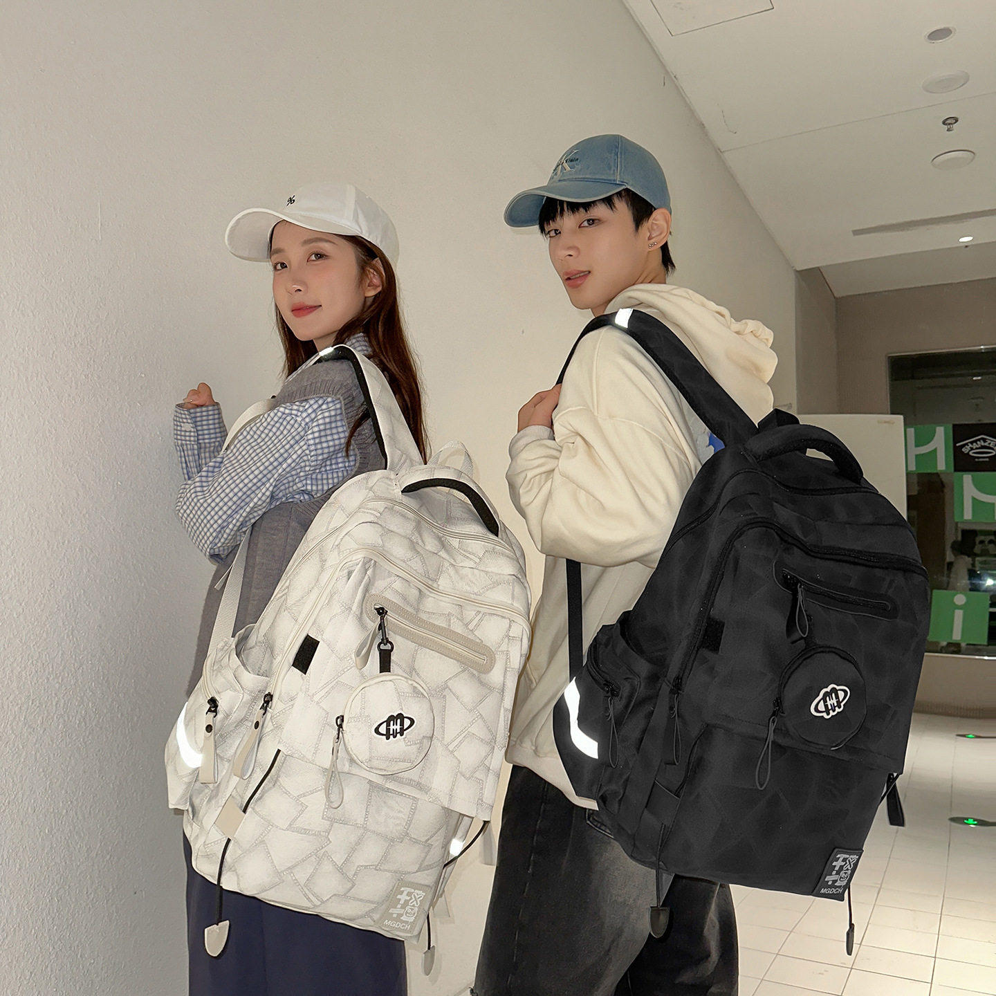 法国MDITCK~减负护脊宽背带书包初中女生高中生双肩包大学生背包