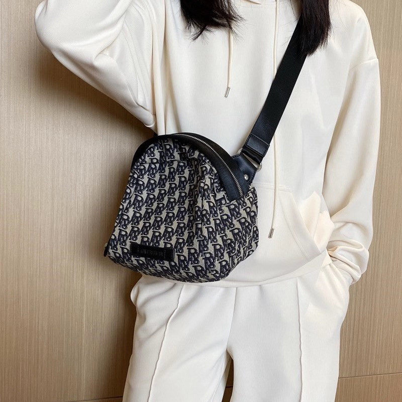 专柜正品MKDN新款时尚潮流女包百搭胸包休闲贝壳包单肩包女斜挎包