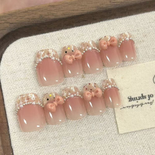 HelloKitty穿戴甲裸粉渐
