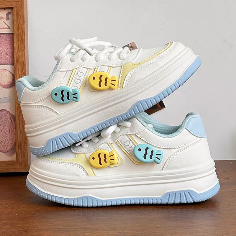 女童鞋子2026新款冬季轻便软底运动鞋儿童爆款小鱼卡通女孩板鞋潮