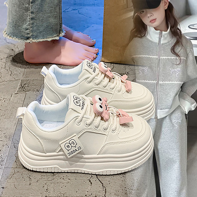女童厚底板鞋2026秋季新款增高踩屎感软底韩版运动小防滑白单鞋潮