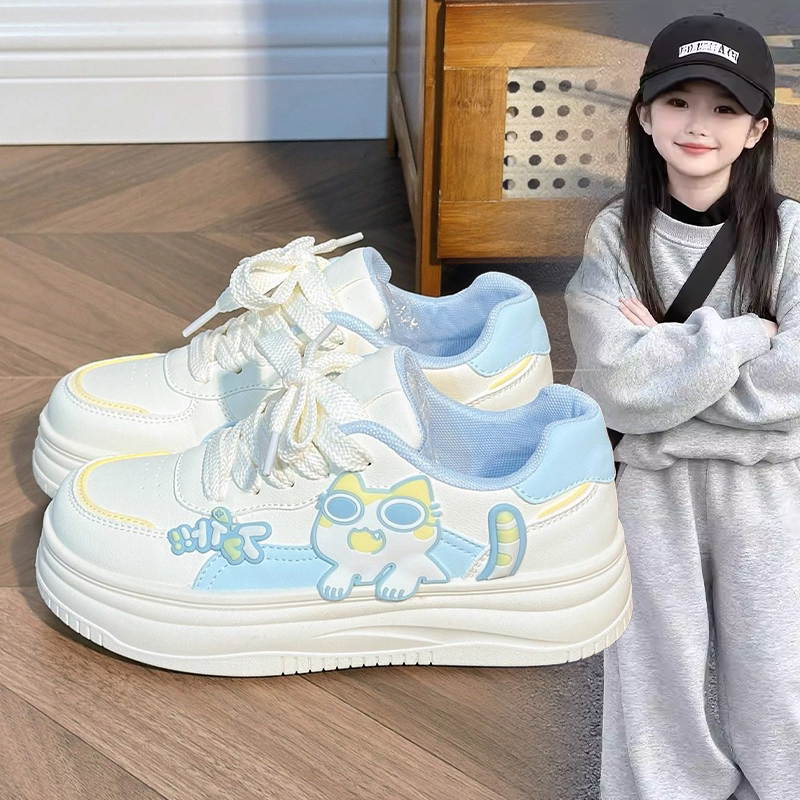 女孩小众设计卡通装饰甜美学生百搭板鞋中大童2026春秋新款休闲鞋