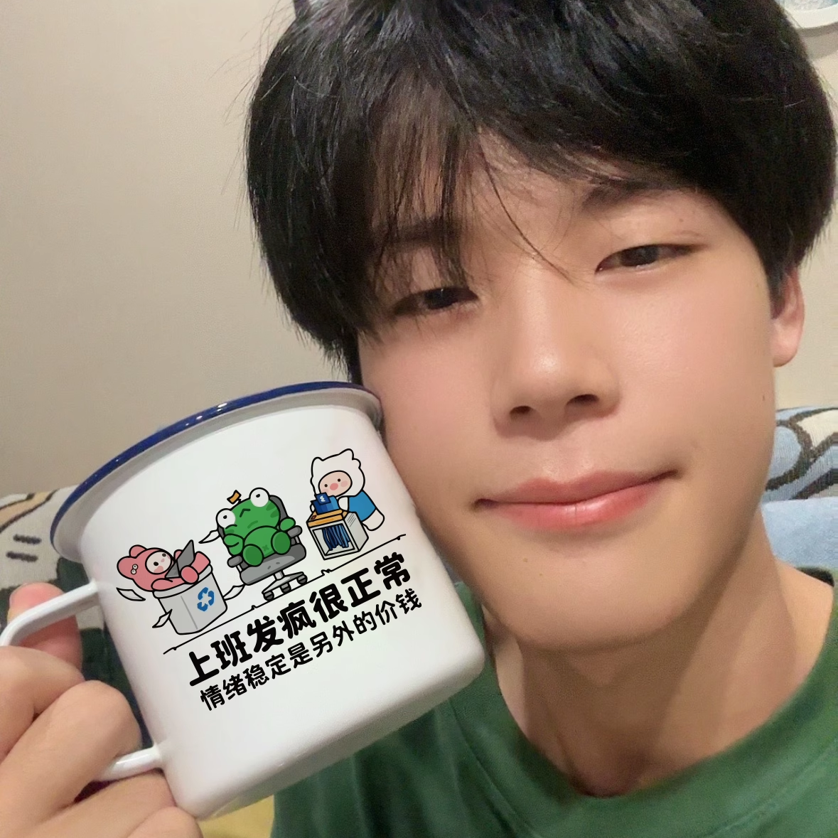 上班发疯小摆件办公室桌面解压搞怪实用高颜值水杯神器治愈女礼物